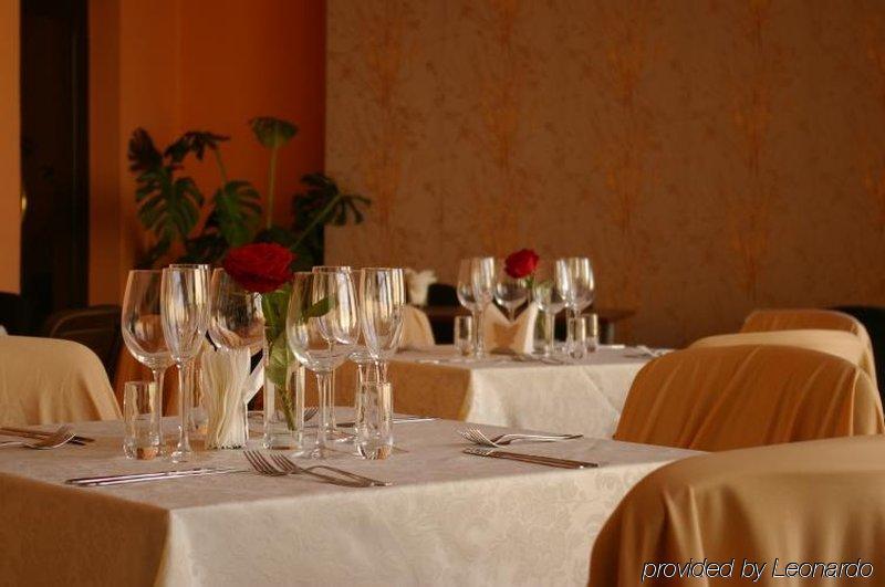 Centre Hotel Kaunas Restoran gambar